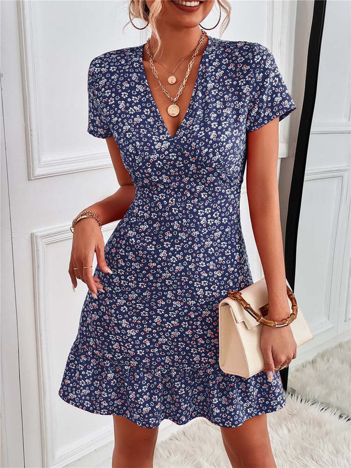 Elegantes Sommerkleid mit floralem Design, weicher Baumwolle, zartem Blumenmuster und femininer Note für Damen.