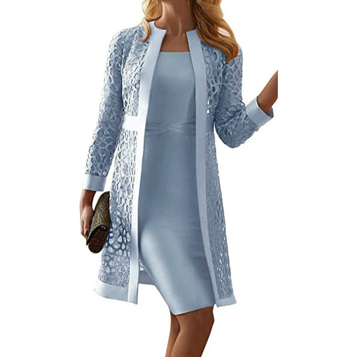 Elegantes Spitzen-Zweiteiler-Kleid in sanfter Farbe, femininer Look, Spitzen-Design, ideal für besondere Anlässe.