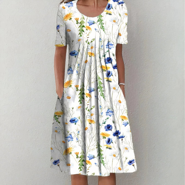 "Elegantes weißes Baumwoll-Sommerkleid für Damen, knielang und fließend, ideal für elegante, sommerliche Anlässe."