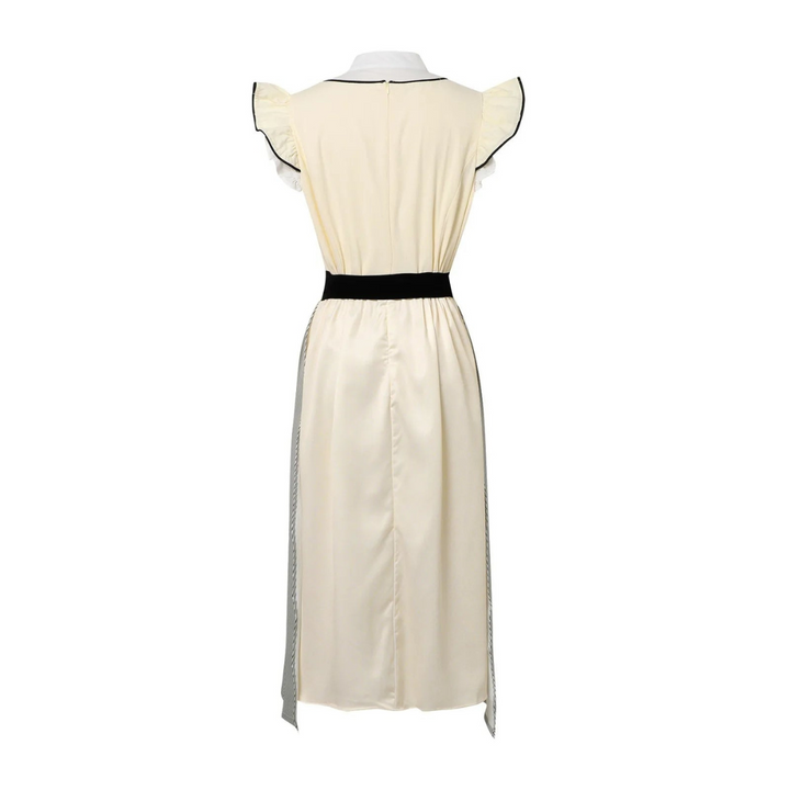 Elegantes weißes Dirndl für Damen, ideal fürs Oktoberfest, mit modernem Design und komfortabler Passform.