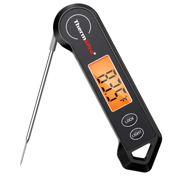 Elektronisches Küchenthermometer mit beleuchtetem Display und klappbarer Sonde für präzise Temperaturmessung.