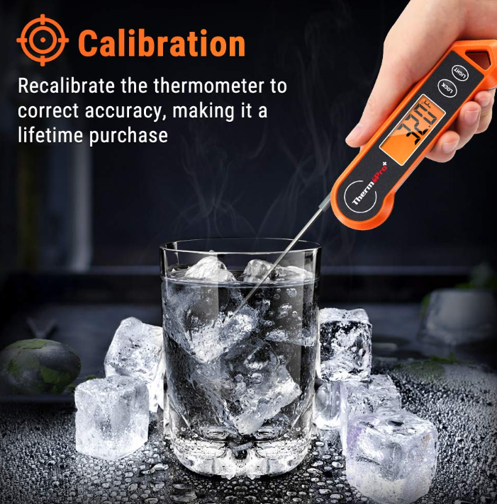 Elektronisches Küchenthermometer mit beleuchtetem Display und klappbarer Sonde für präzise Temperaturmessung.