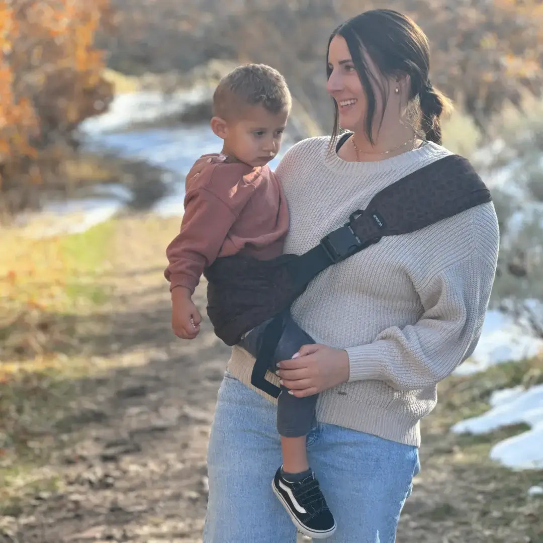 Ergonomische, atmungsaktive Babytrage in Schwarz, ideal für Alltag und Abenteuer, bietet Komfort und Sicherheit für dein Baby