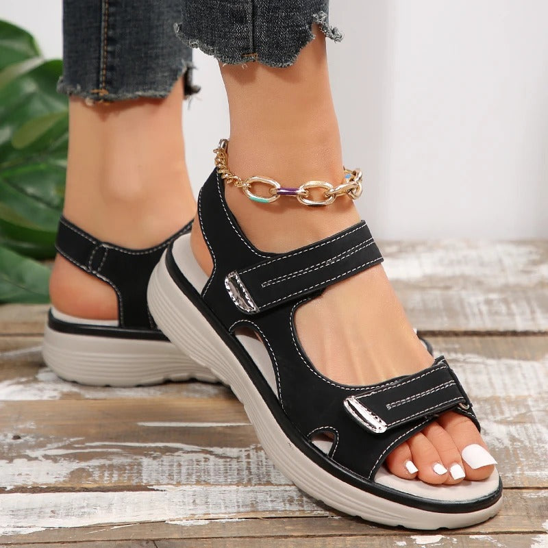 "Ergonomische beige Damensandalen mit anatomischem Fußbett, luftigem Design und flexiblen Riemen für optimalen Komfort"