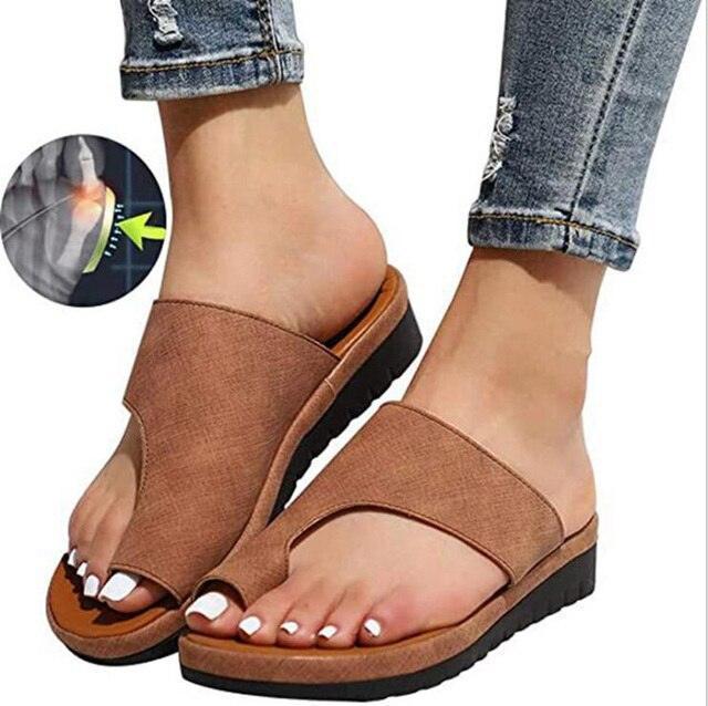 Ergonomische Damen-Ballenzehen-Sandale mit verstellbaren Riemen und spezieller Sohle, ideal zur Fußkorrektur.