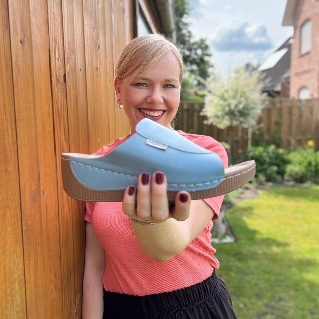 Ergonomische Damen-Sandalen mit rutschfester Sohle, in Weiß, bieten Komfort und Stabilität für jeden Anlass.