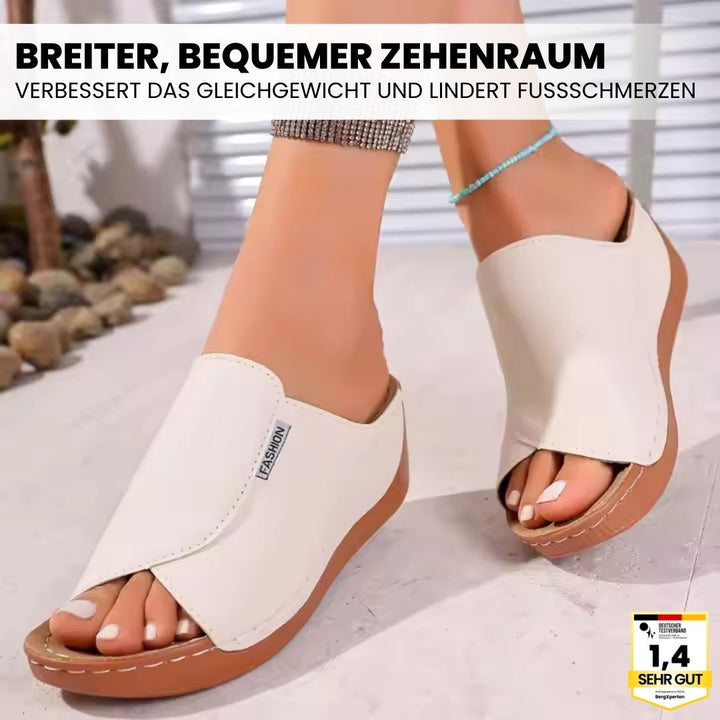 Ergonomische Damen-Sandalen mit rutschfester Sohle, in Weiß, bieten Komfort und Stabilität für jeden Anlass.