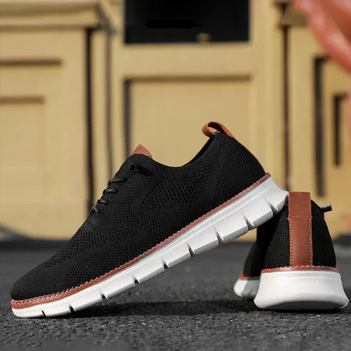 Ergonomische Herrenschuhe aus atmungsaktivem Strick, sportliche flexible Sohle, breite Zehenbox, braun, ideal für Alltag.