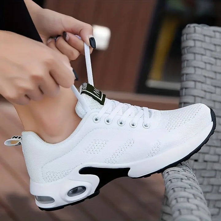 Ergonomischer Damen-Schuh AeroSole in Schwarz, lindert Schmerzen, bietet Komfort, atmungsaktiv und rutschfest.