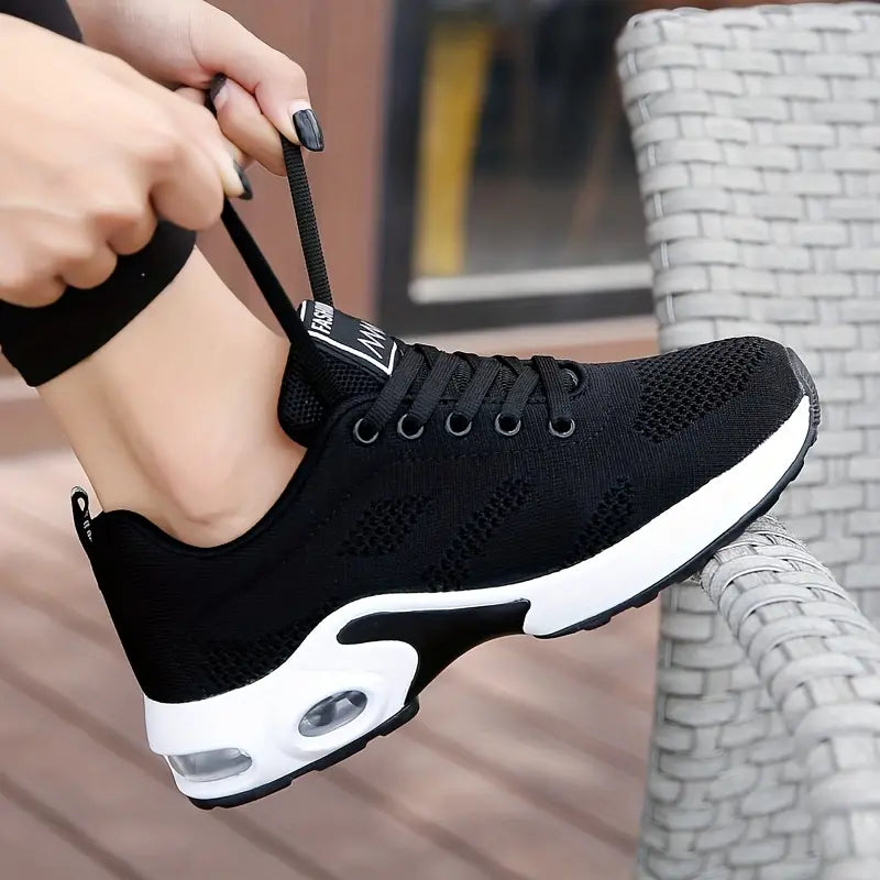 Ergonomischer Damen-Schuh AeroSole in Schwarz, lindert Schmerzen, bietet Komfort, atmungsaktiv und rutschfest.