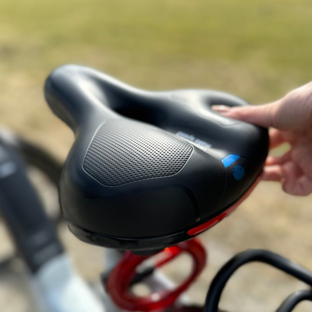 "Ergonomischer Fahrradsattel mit dämpfender Gel-Technologie und atmungsaktiver Oberfläche für maximalen Komfort"