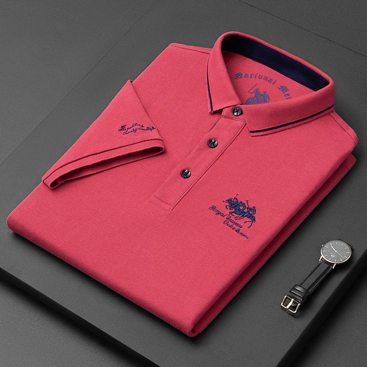"Finn Herren Poloshirt in Blau, elegant mit Knopfverschluss, klassischer Schnitt, hochwertige Baumwolle, vielseitiger Stil."