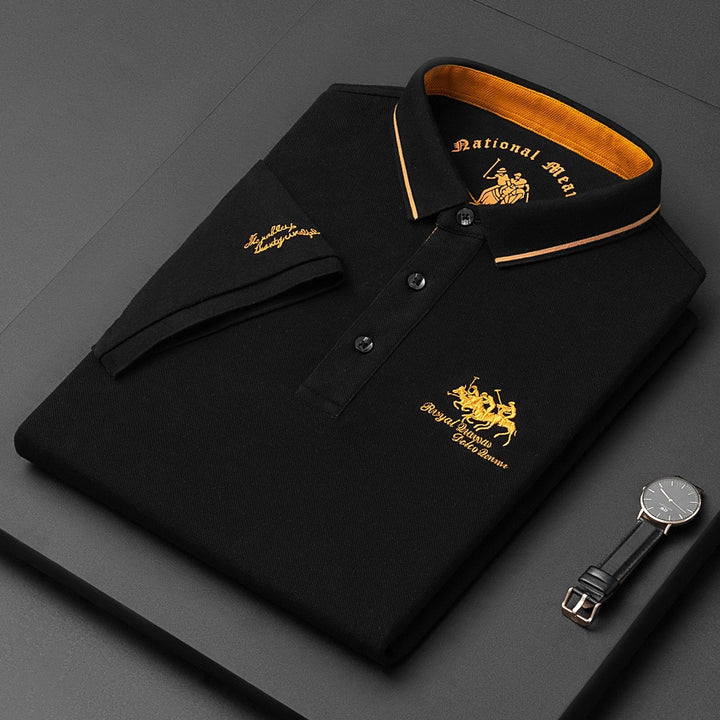 "Finn Herren Poloshirt in Blau, elegant mit Knopfverschluss, klassischer Schnitt, hochwertige Baumwolle, vielseitiger Stil."