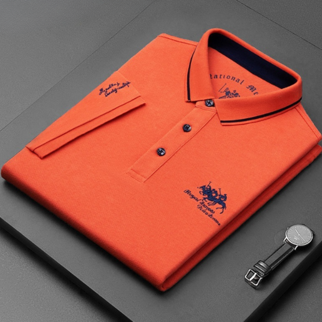 "Finn Herren Poloshirt in Blau, elegant mit Knopfverschluss, klassischer Schnitt, hochwertige Baumwolle, vielseitiger Stil."