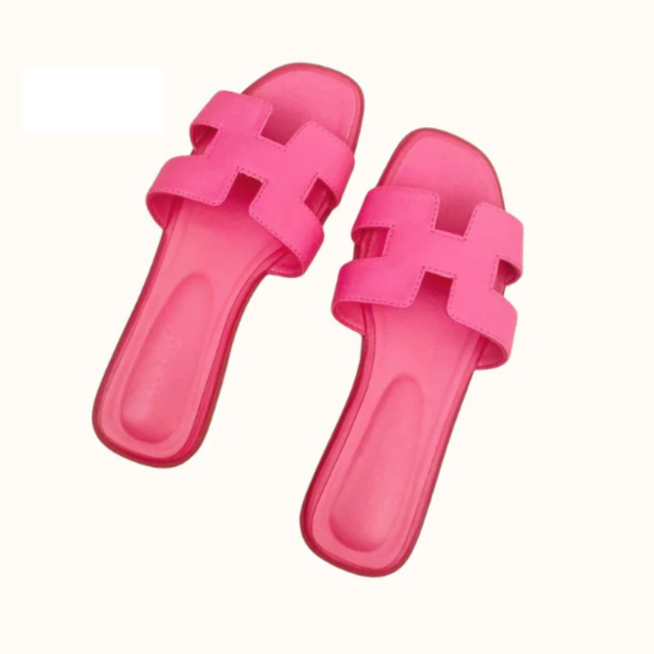 Flache Damensandalen aus Synthetikleder, komfortabel und stilvoll, ideal für den Sommer und den Alltag.