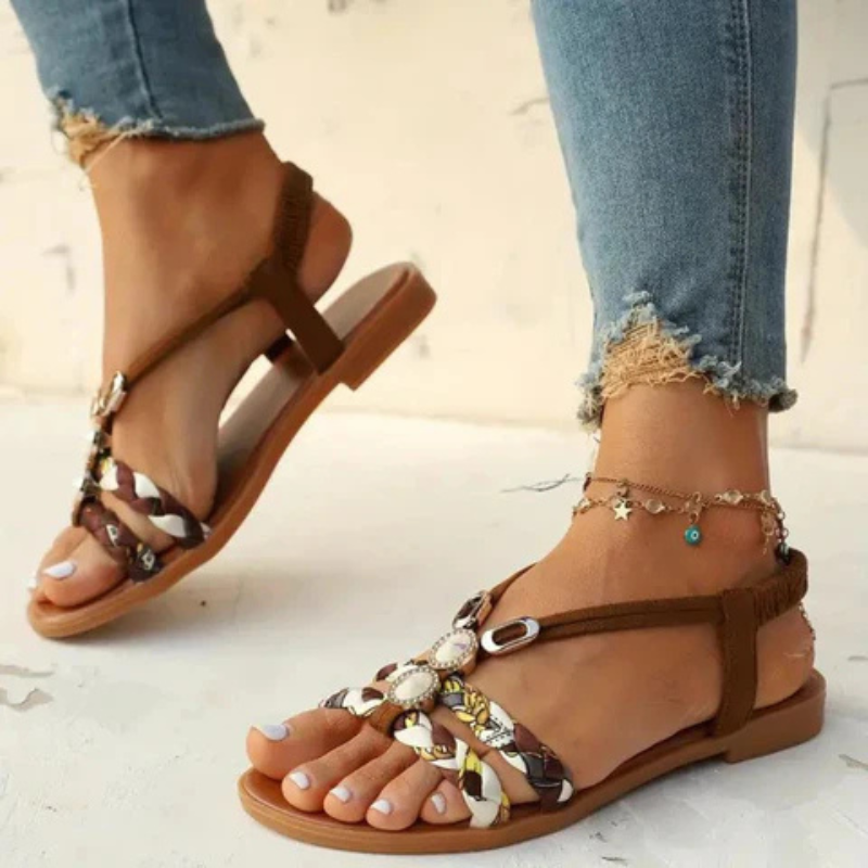 Flache Damensandalen mit Perlendetails, Slingback-Design und leichter, flexibler Sohle, ideal für eleganten Sommerlook.