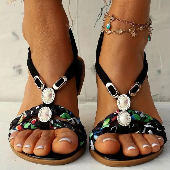 Flache Damensandalen mit Perlendetails, Slingback-Design und leichter, flexibler Sohle, ideal für eleganten Sommerlook.