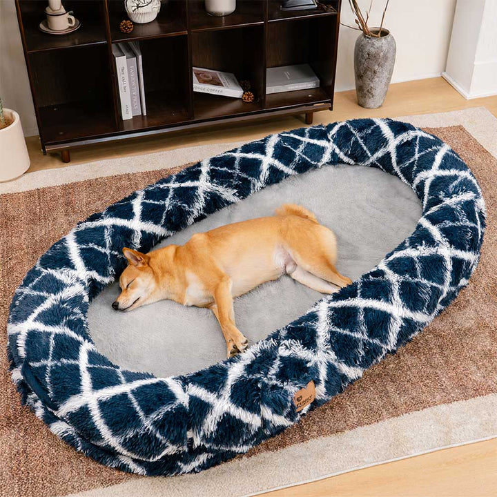 Flauschiges, großes orthopädisches Nackenrollenbett für Mensch und Hund, ergonomisch, aus weichem Plüschmaterial.