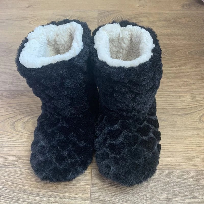 Gemütliche Damenhausschuhe mit Memory Foam, Fellfutter und rutschfester Sohle für optimalen Komfort und Wärme.