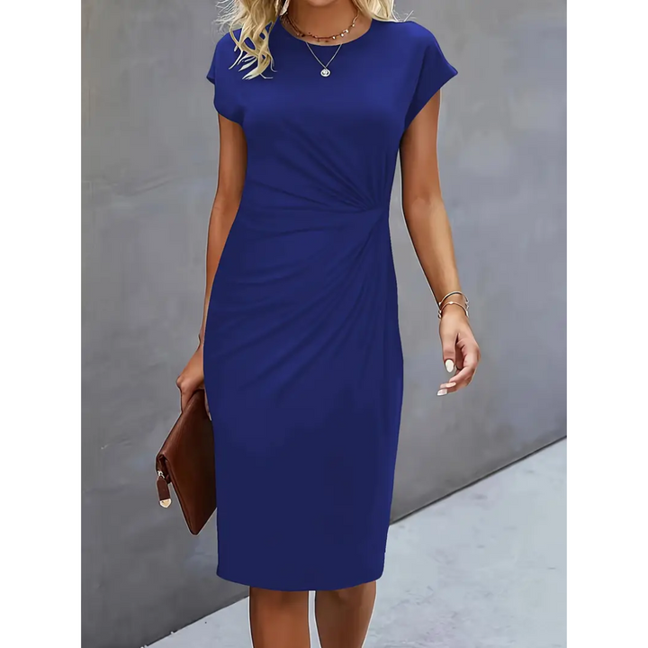 Gerafftes, figurbetontes Damen Bodycon Kleid mit kurzen Ärmeln, elegantes Design, betont Silhouette, ideal für Anlässe.