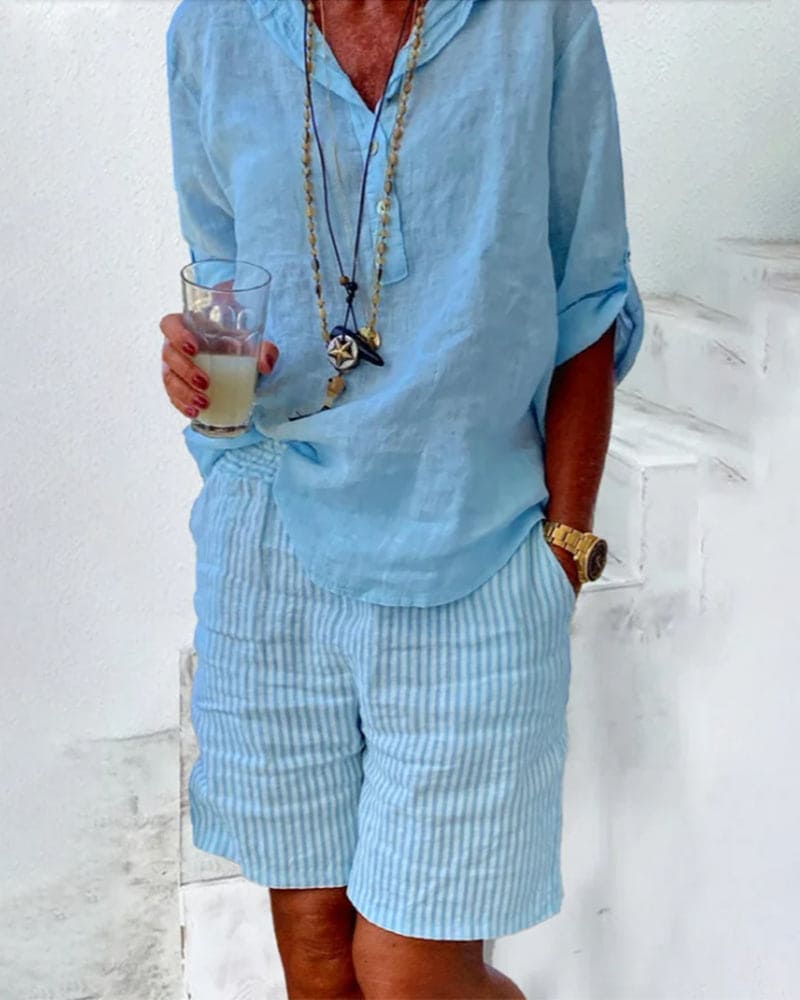 Gestreifte Damen-Shorts aus Leinenmix, Vorderansicht. Mittelhoher Bund, sommerlich-chic, ideal für heiße Tage.