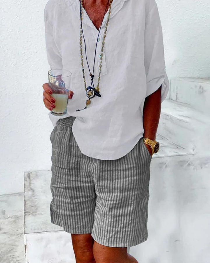 Gestreifte Damen-Shorts aus Leinenmix, Vorderansicht. Mittelhoher Bund, sommerlich-chic, ideal für heiße Tage.