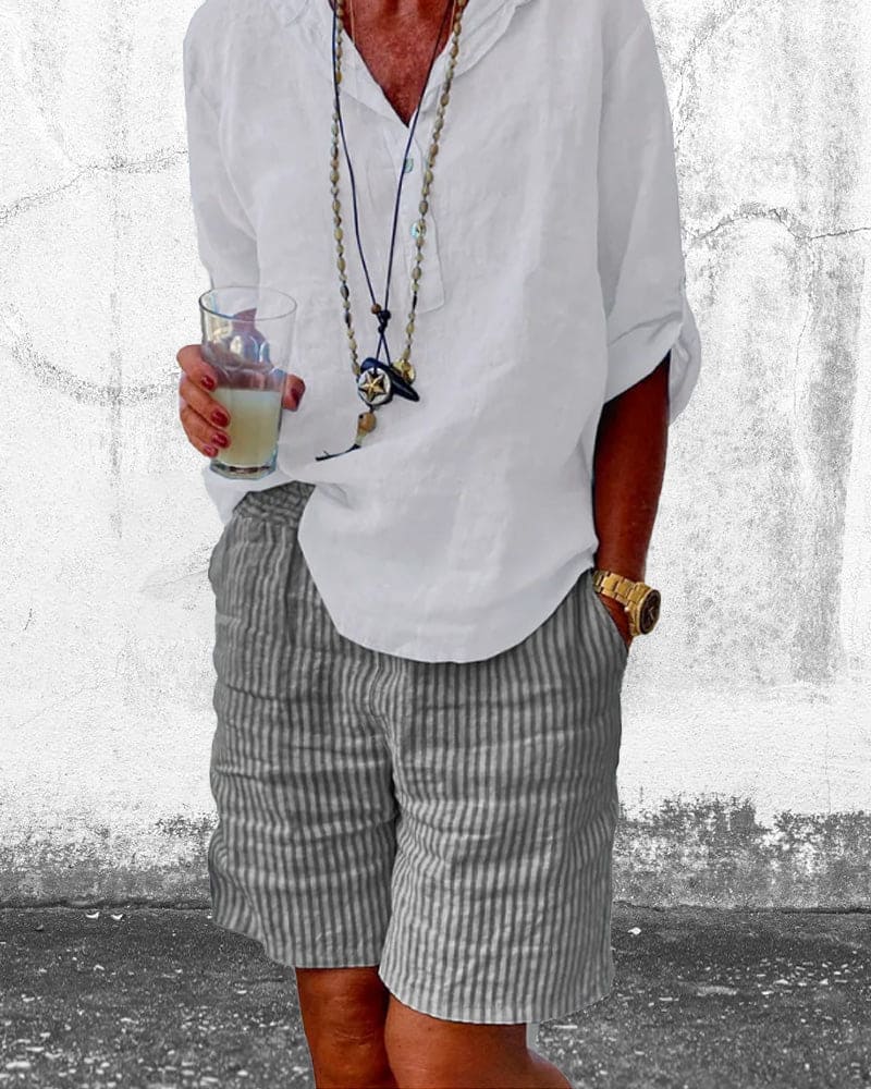 Gestreifte Damen-Shorts aus Leinenmix, Vorderansicht. Mittelhoher Bund, sommerlich-chic, ideal für heiße Tage.