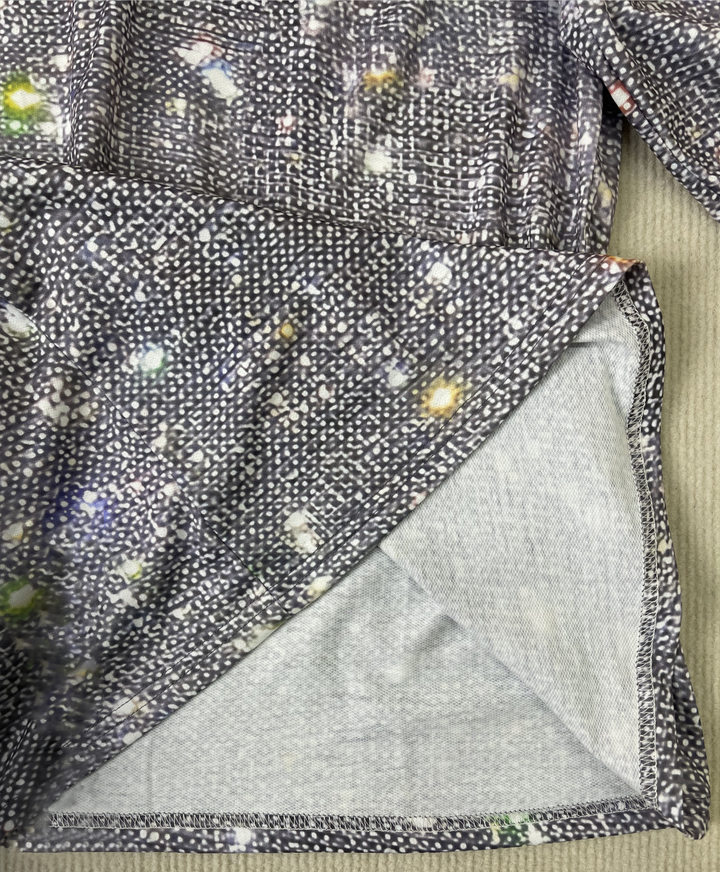 "Glitzernde Damen Langarmbluse mit funkelndem Design, elegant und stilvoll für glamouröse Anlässe, in klassischem Schnitt."