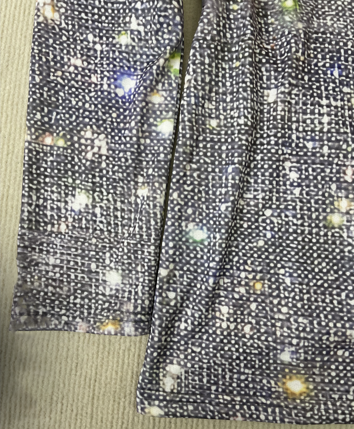 "Glitzernde Damen Langarmbluse mit funkelndem Design, elegant und stilvoll für glamouröse Anlässe, in klassischem Schnitt."