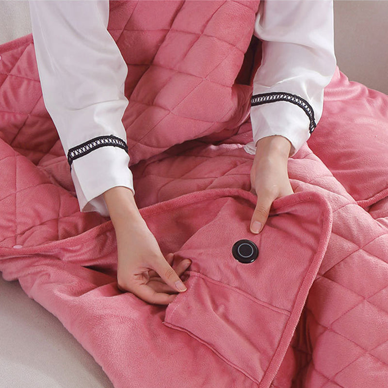 "Graue USB-Heizdecke auf Sofa, kompakte Größe, tragbar und maschinengeeignet, ideal für kaltes Wetter mit 3 Heizstufen."