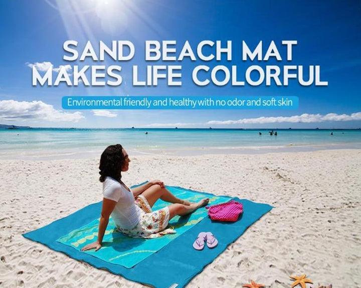 Grünes sandfreies 200x200 XXL Strandtuch aus robustem Material, ideal für mehrere Personen am Strand.