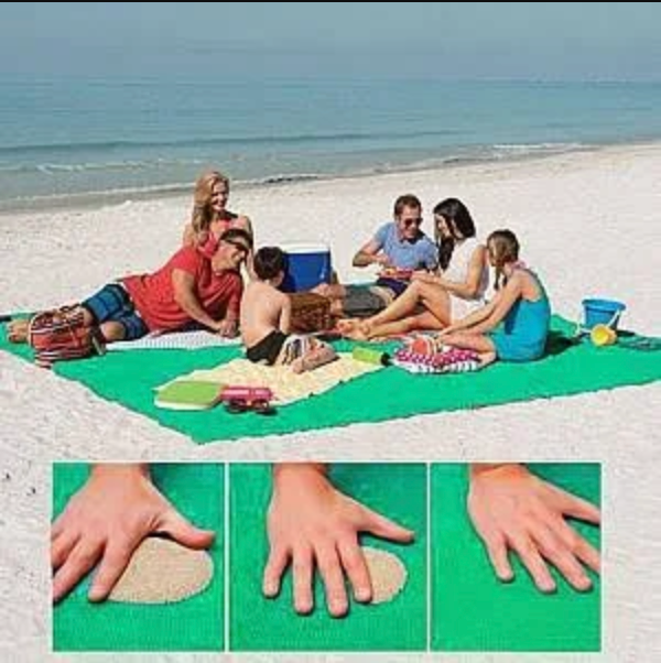 Grünes sandfreies 200x200 XXL Strandtuch aus robustem Material, ideal für mehrere Personen am Strand.