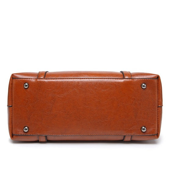 "Handgefertigte Lederhandtasche für Damen in elegantem Design mit verstärkten Griffen und geräumigem Innenraum."