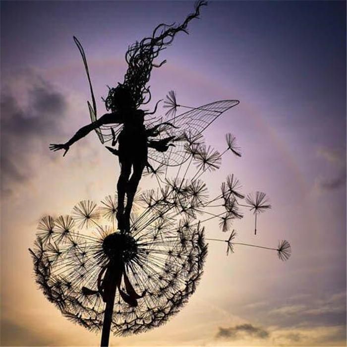 "Handgefertigte Metall Garten Fee, wetterfest und rostfrei, verleiht Außenbereich märchenhaften Charme, 68-82 cm hoch."