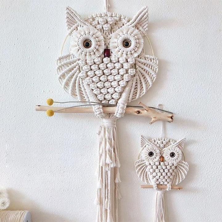 "Handgefertigter Boho-Makramee Wandteppich in Eulenform, natürliche Cremetöne, perfekte Dekoration im Bohemian-Stil."