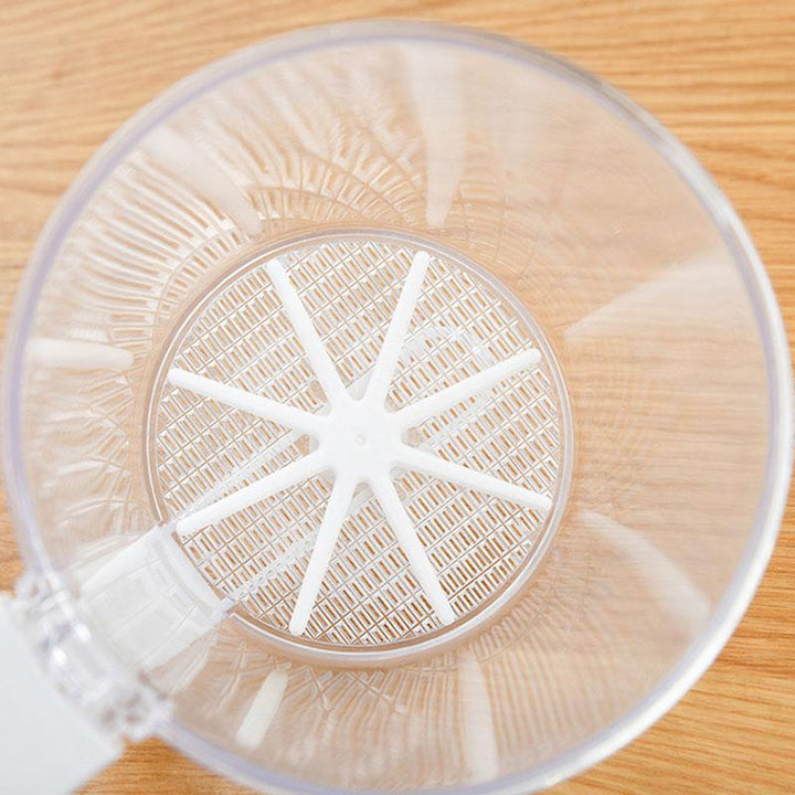 Handgehaltenes Mehlsiebbecher aus robustem PP, ergonomischer Einhandgriff, ideal fürs Sieben von Mehl in der Küche.