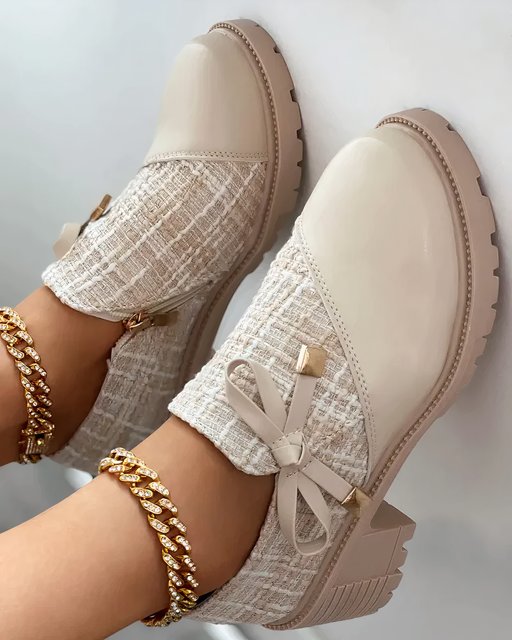"Heidi Spitzenabsätze, elegante Schuhe mit feinen Spitzendetails, ideal für besondere Anlässe; Vorderansicht"