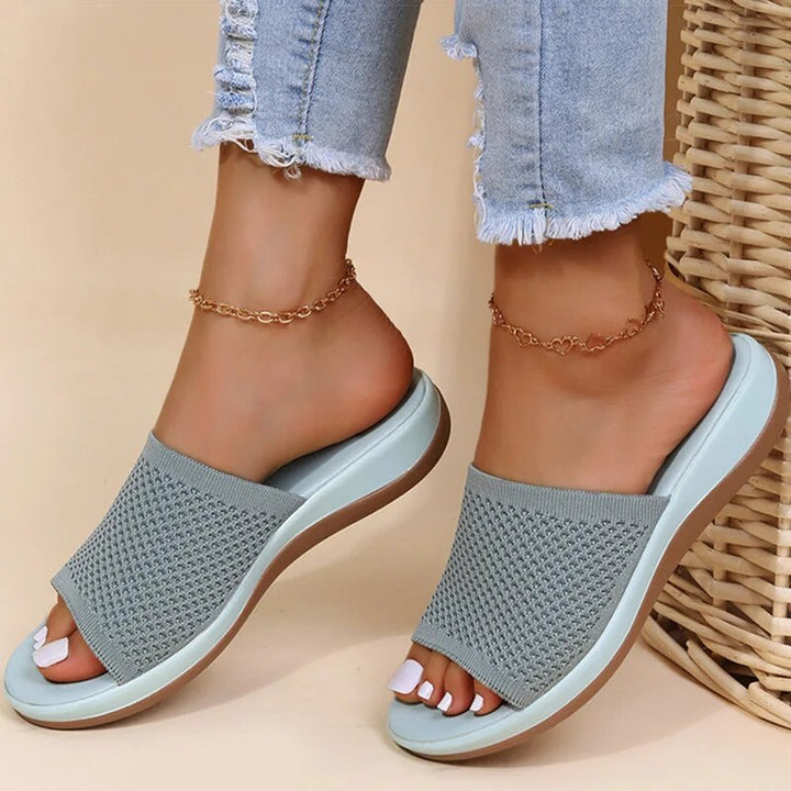 Hellblaue Ronja Pantoffel Sandalen für Damen, stilvolles und atmungsaktives Mesh-Design, ideal für Sommeroutfits.