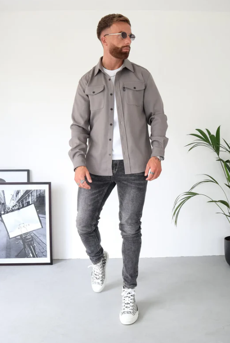 "Hemdjacke mit Knopfleiste, elegant, Damen, verschiedene Farben, leichtes Design, für stilvolle Frühlingsoutfits"