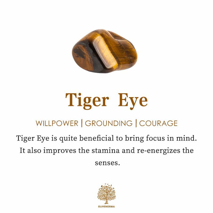 "Herren Armband aus 4 mm Naturstein mit Böse-Augen-Perle, stilvolles Schutzsymbol auf dunklem Hintergrund."