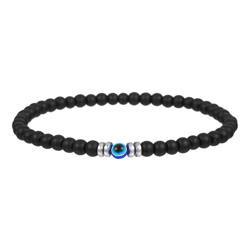 "Herren Armband aus 4 mm Naturstein mit Böse-Augen-Perle, stilvolles Schutzsymbol auf dunklem Hintergrund."