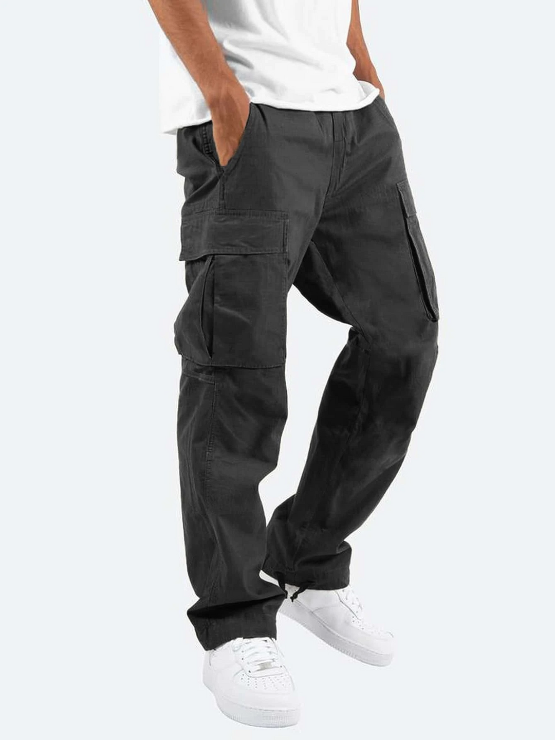 "Herren Cargo Hose in Dunkelgrün, bequem geschnitten, mit praktischen Taschen und stilvollem Design für Alltagstragen."