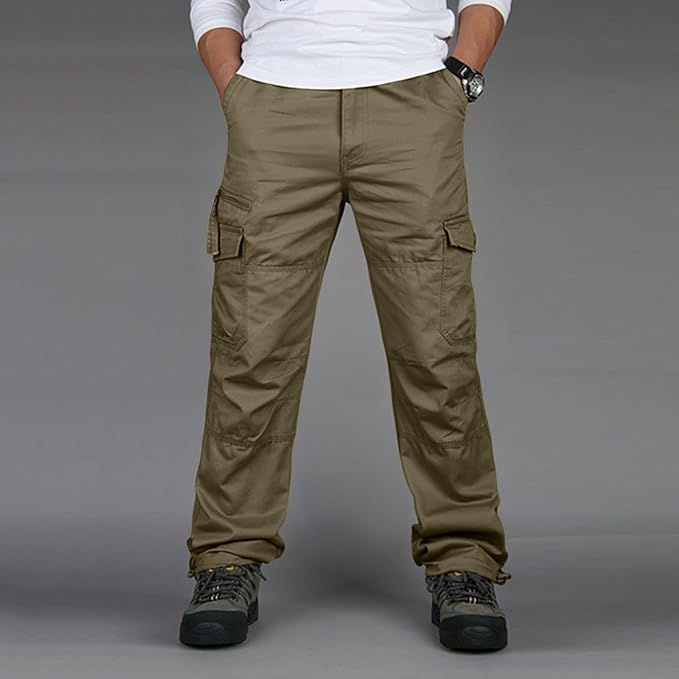 "Herren-Cargohose mit geradem Schnitt, dunkler Stoff, mehrere Taschen, ideal für Stil und Funktionalität im Alltag."