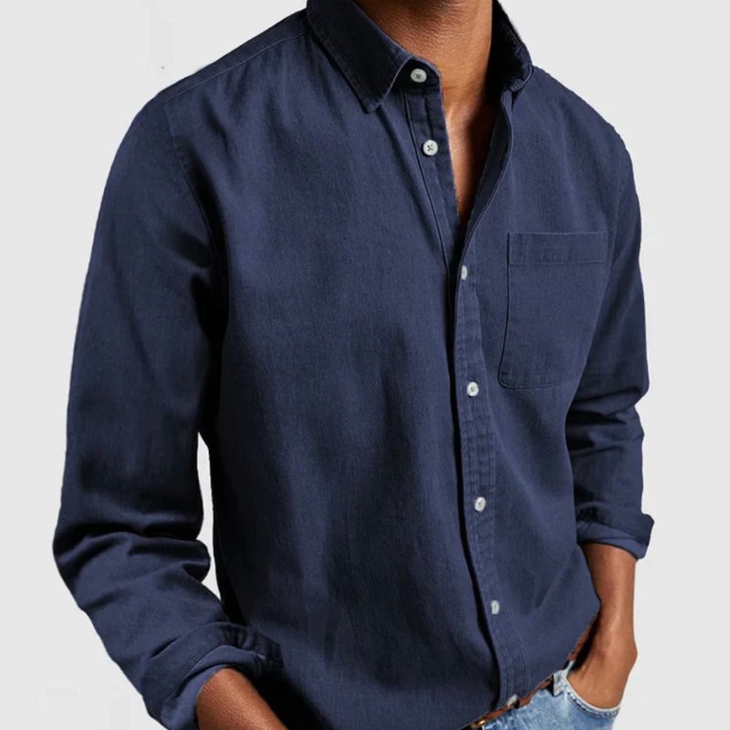 "Herren-Denim-Hemd, stilvoll und komfortabel, in Blau, vielseitig für jede Gelegenheit, moderne Passform, Rückansicht."