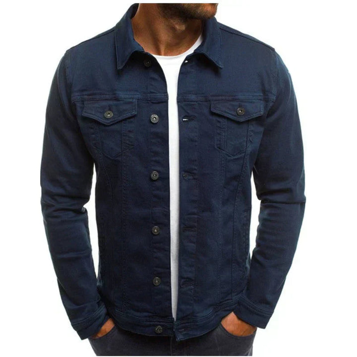 "Herren Denim-Jacke, robust und vielseitig, mit Taschen und stilvoller Silhouette, perfekt für jeden Anlass."