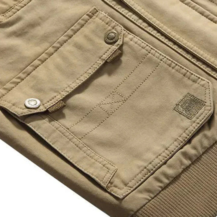 "Herren Funktionsweste, kerniger Outdoor-Look, robust aus Baumwolle, vielseitige Taschen, ideal für Abenteuer & Alltag."