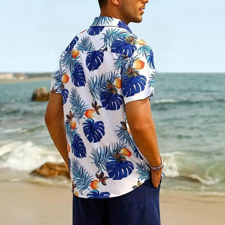 "Herren Hawaiihemd, Kurzarm, lebhafter Print, tropisches Design, für Frühling und Sommer, Frontansicht, stilvolle Herrenmode"