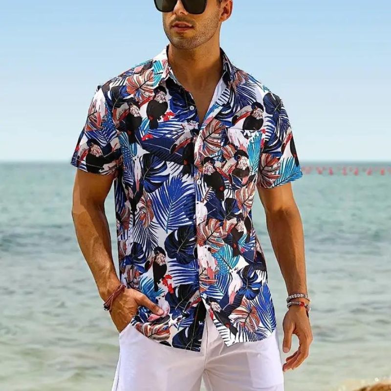 "Herren Hawaiihemd, Kurzarm, lebhafter Print, tropisches Design, für Frühling und Sommer, Frontansicht, stilvolle Herrenmode"