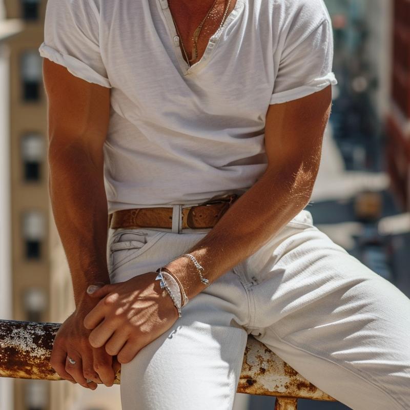 "Herren Henley T-Shirt Nico, kurzärmelig, einfarbig mit Henley-Kragen und lässigem Design, perfekte sommerliche Eleganz."