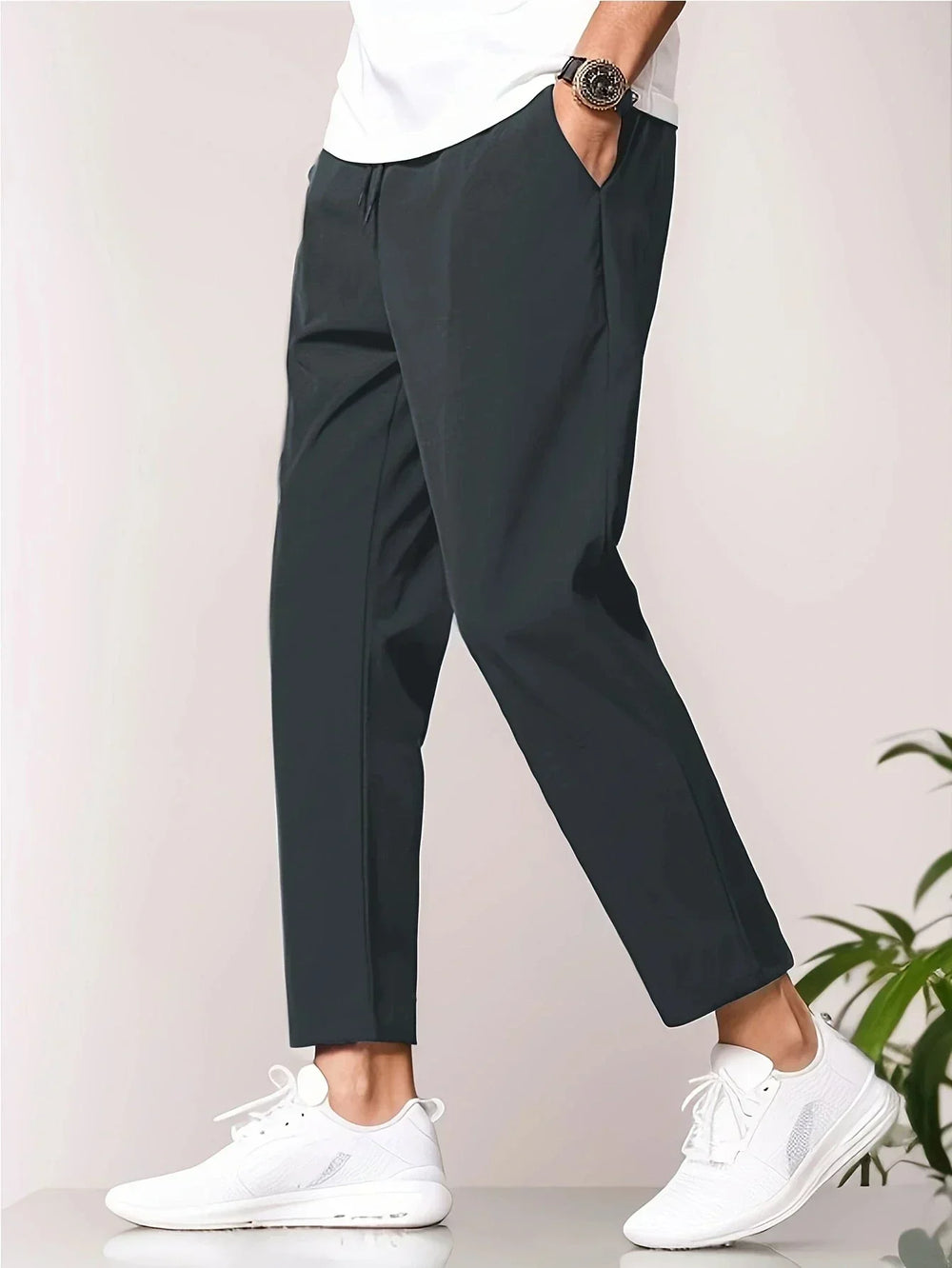 "Herren Jogginghose mit verkürztem Design, eleganter Sommer-Look, gerade Passform, vielseitig in Grau."